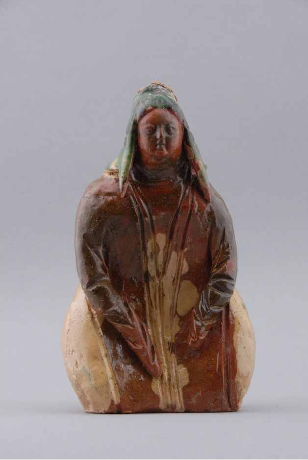 宋三彩跪坐陶女俑