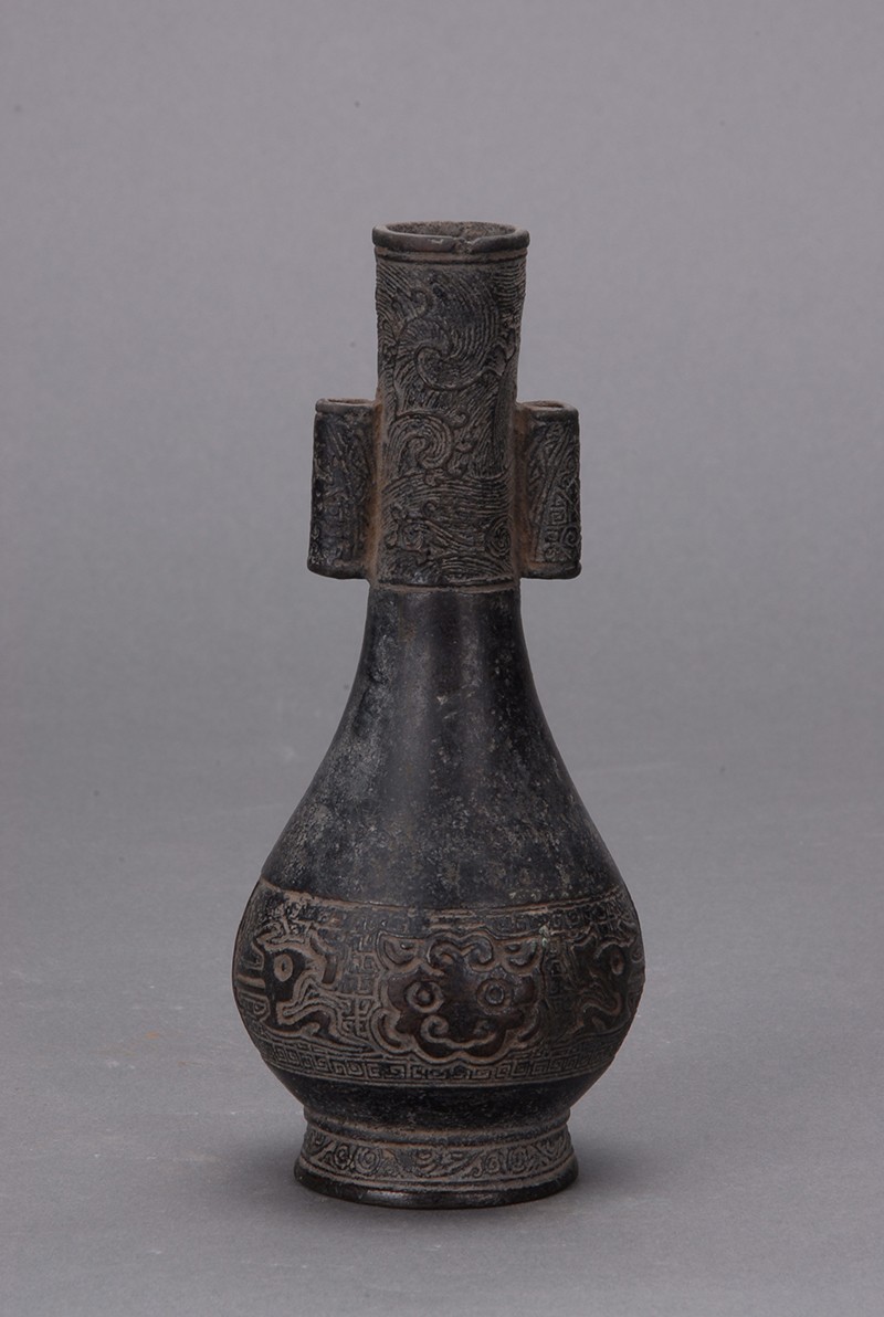 宋兽面双耳细颈铜瓶