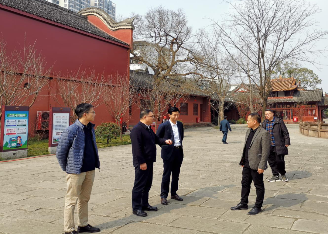 市文旅局党组书记、局长何学军到市博物馆进行调研(图2) 市文旅局党组书记、局长何学军到市博物馆进行调研(图2)