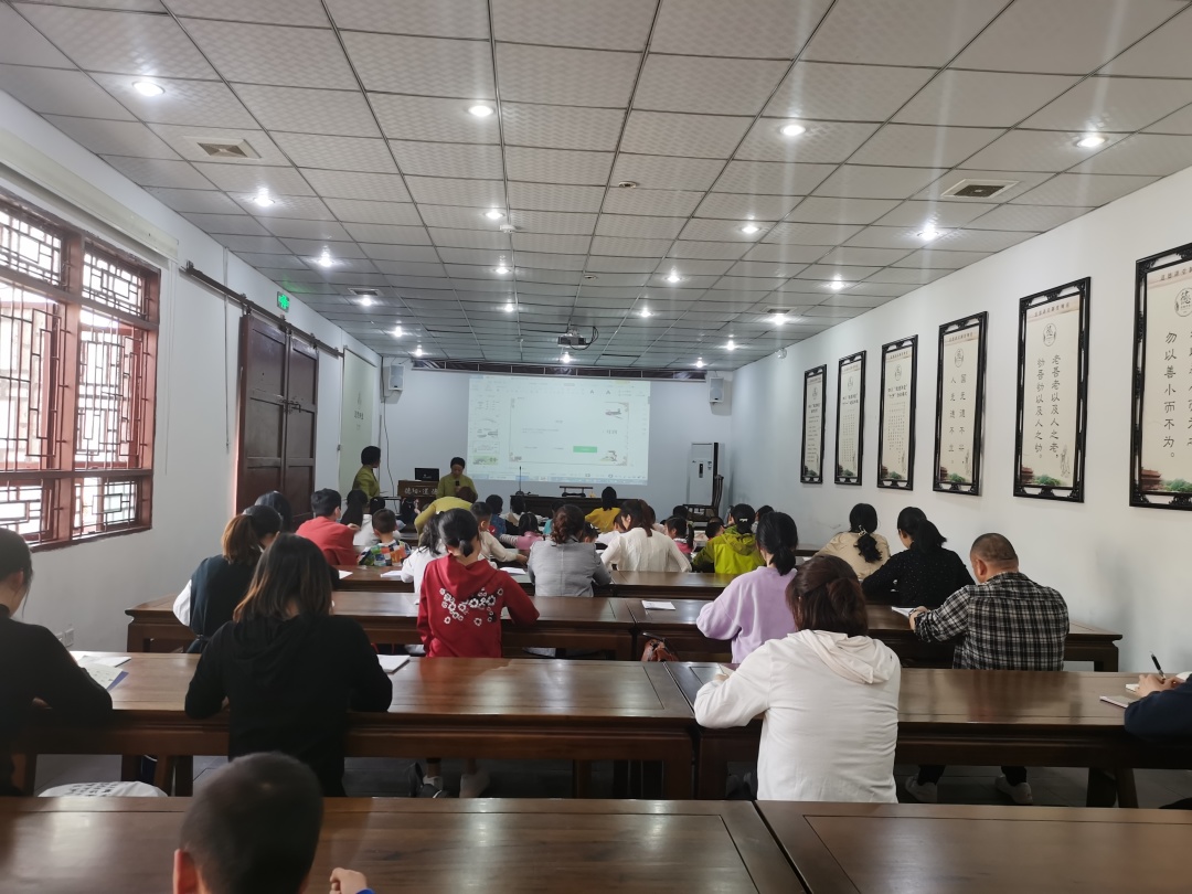 德阳文庙第三季“仰圣贤·诵经典” 公益课堂正式开课(图3) 德阳文庙第三季“仰圣贤·诵经典” 公益课堂正式开课(图3)