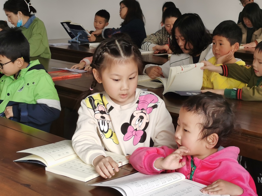 德阳文庙第三季“仰圣贤·诵经典” 公益课堂正式开课(图4) 德阳文庙第三季“仰圣贤·诵经典” 公益课堂正式开课(图4)