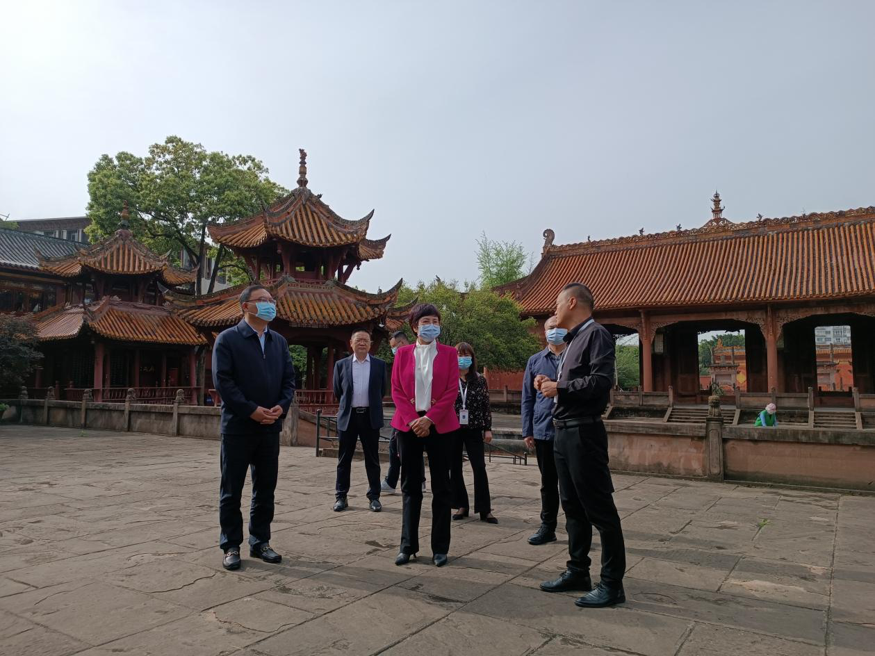 何苹副市长一行到德阳市博物馆调研(图2) 何苹副市长一行到德阳市博物馆调研(图2)