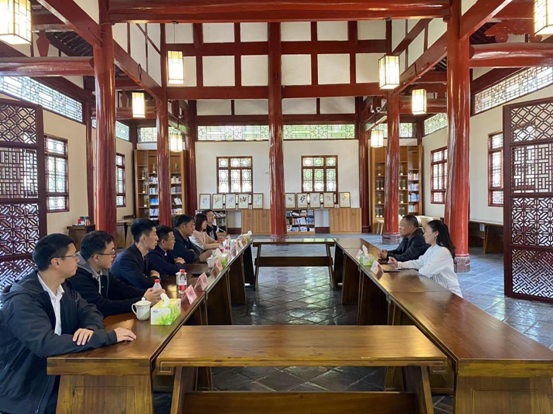 尼山世界儒学中心联合研究生院一行到德阳市博物馆调研(图3) 尼山世界儒学中心联合研究生院一行到德阳市博物馆调研(图3)