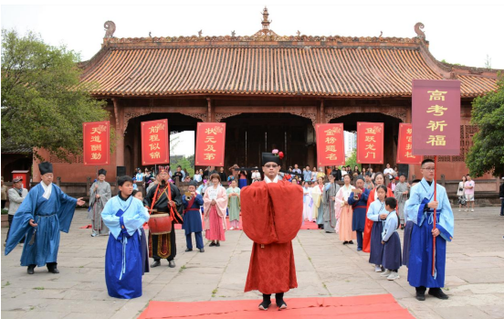 德阳文庙举行癸卯年“五一”巡游祈福活动(图4) 德阳文庙举行癸卯年“五一”巡游祈福活动(图4)