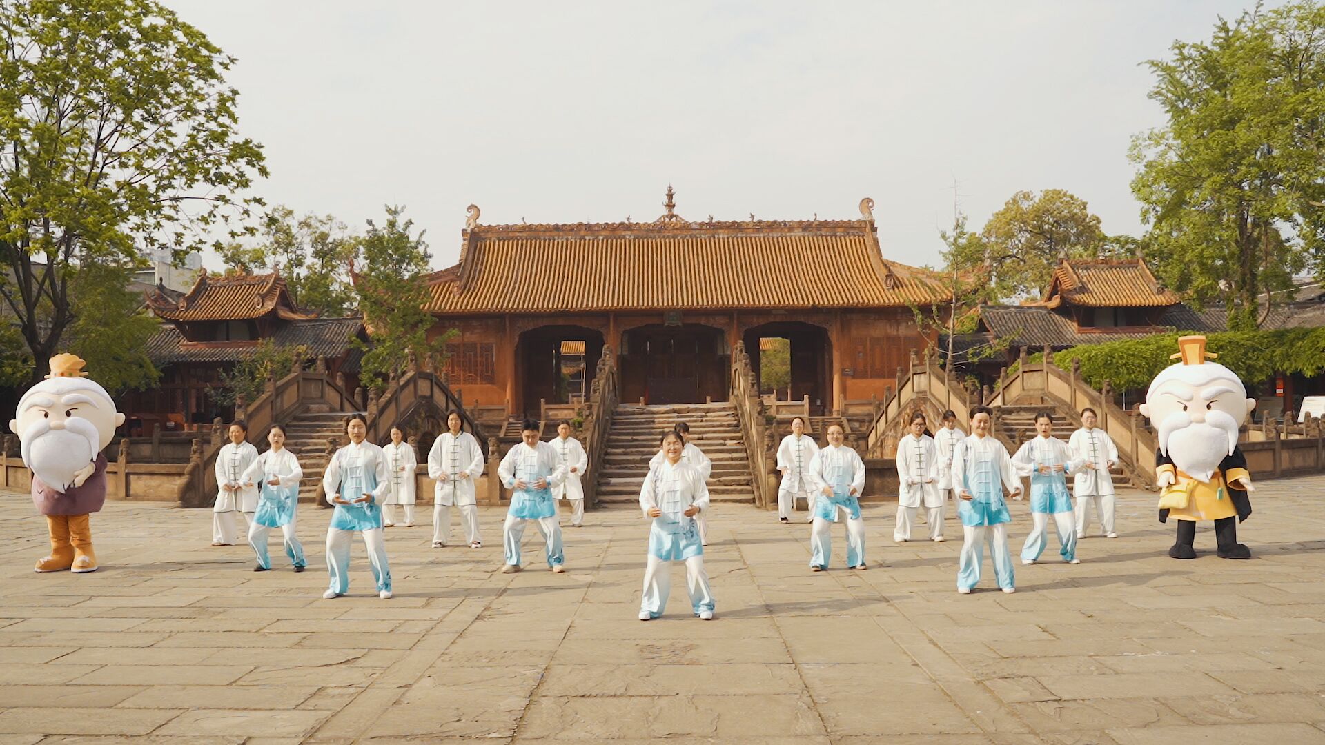 中医养生「八段锦」 一起练起来(图2) 中医养生「八段锦」 一起练起来(图2)