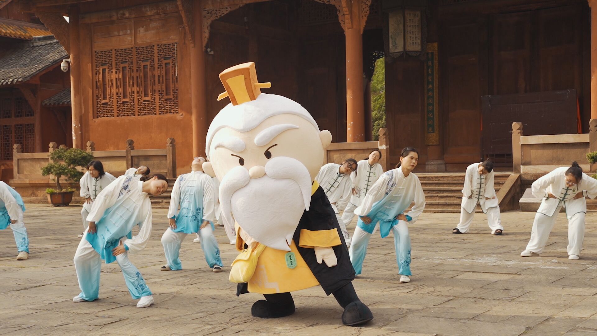 中医养生「八段锦」 一起练起来(图3) 中医养生「八段锦」 一起练起来(图3)