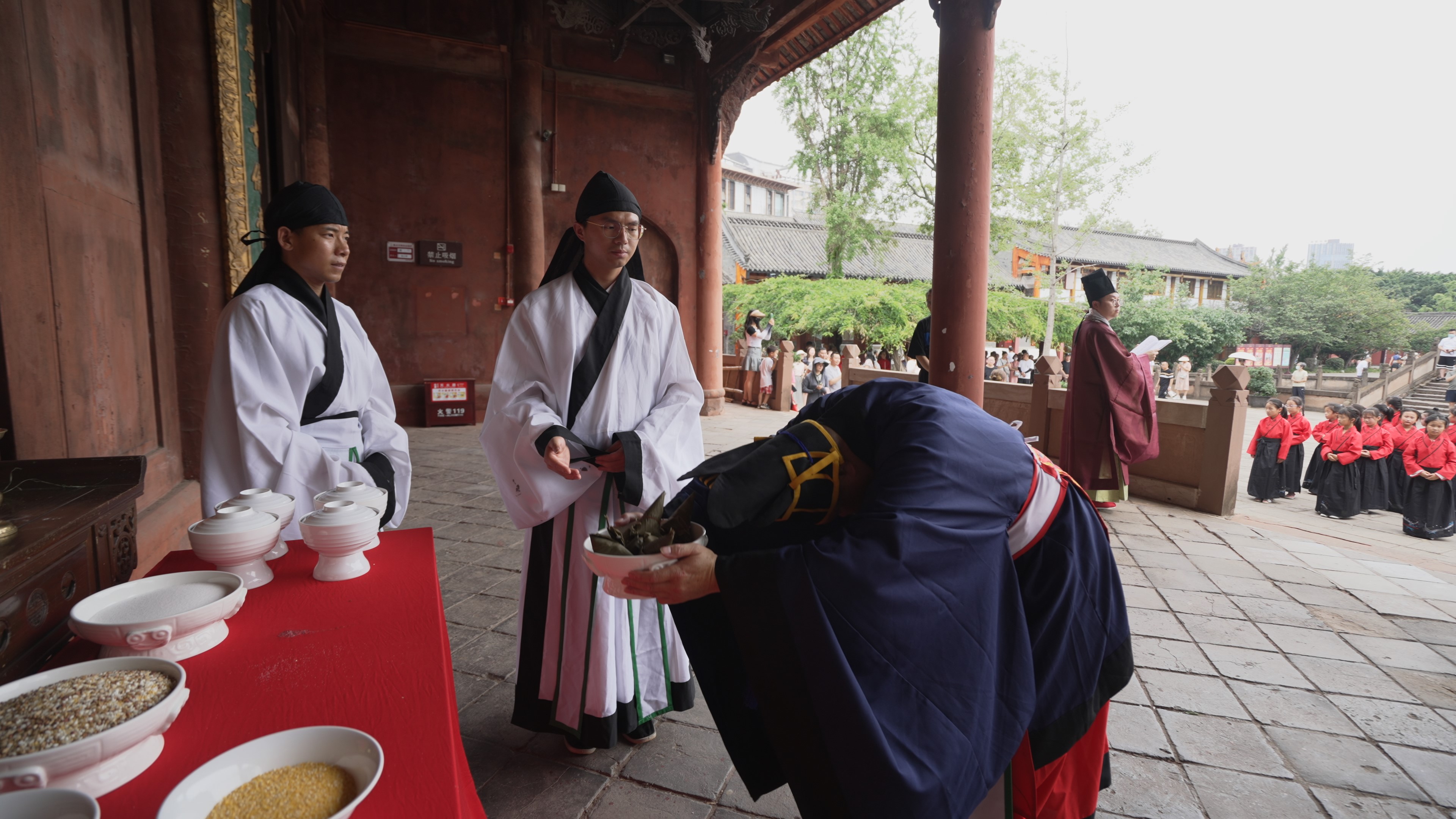 德阳市博物馆举行“韵味端午·情满文庙”民俗文化活动(图5) 德阳市博物馆举行“韵味端午·情满文庙”民俗文化活动(图5)