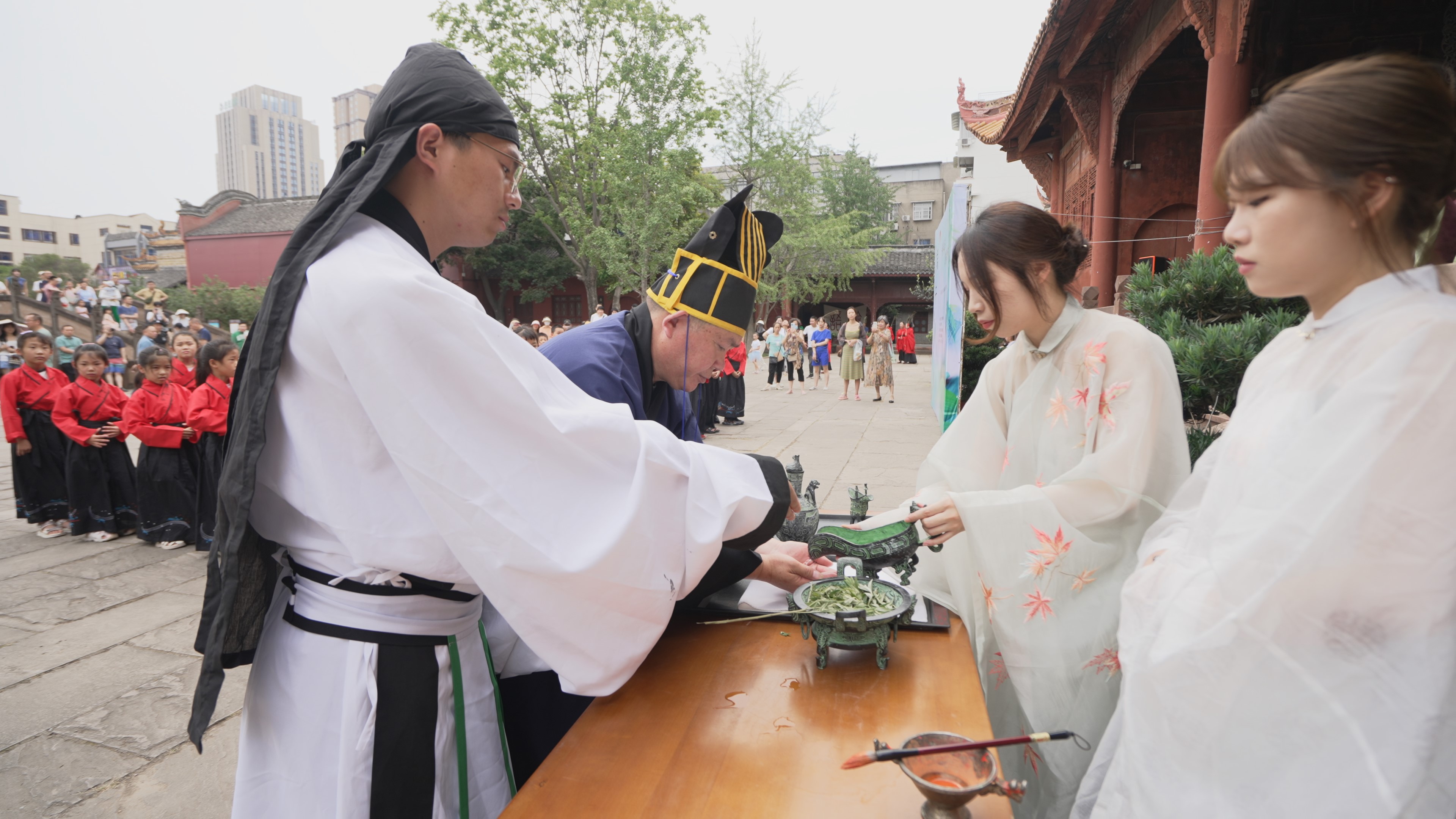 德阳市博物馆举行“韵味端午·情满文庙”民俗文化活动(图6) 德阳市博物馆举行“韵味端午·情满文庙”民俗文化活动(图6)