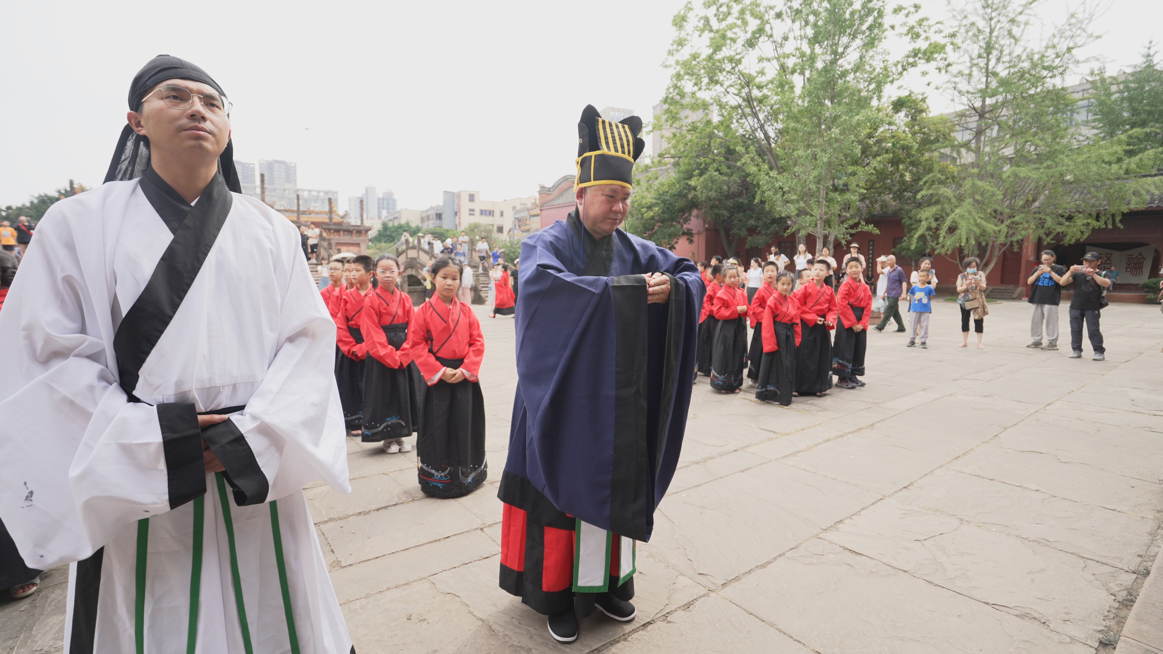 德阳市博物馆举行“韵味端午·情满文庙”民俗文化活动(图3) 德阳市博物馆举行“韵味端午·情满文庙”民俗文化活动(图3)