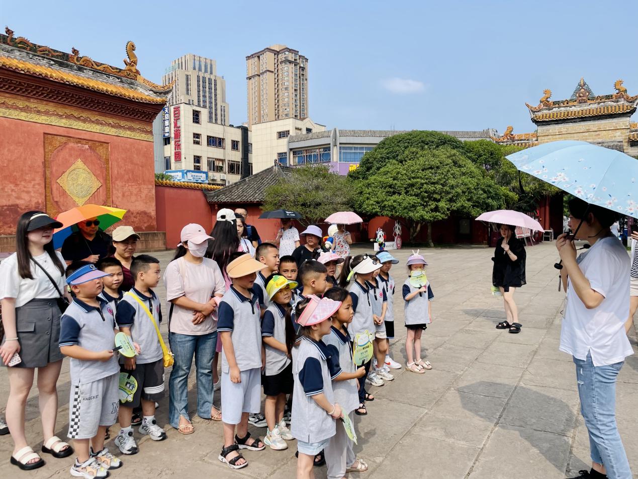 德阳市博物馆开展“守护传承·放飞梦想”亲子研学活动(图2) 德阳市博物馆开展“守护传承·放飞梦想”亲子研学活动(图2)