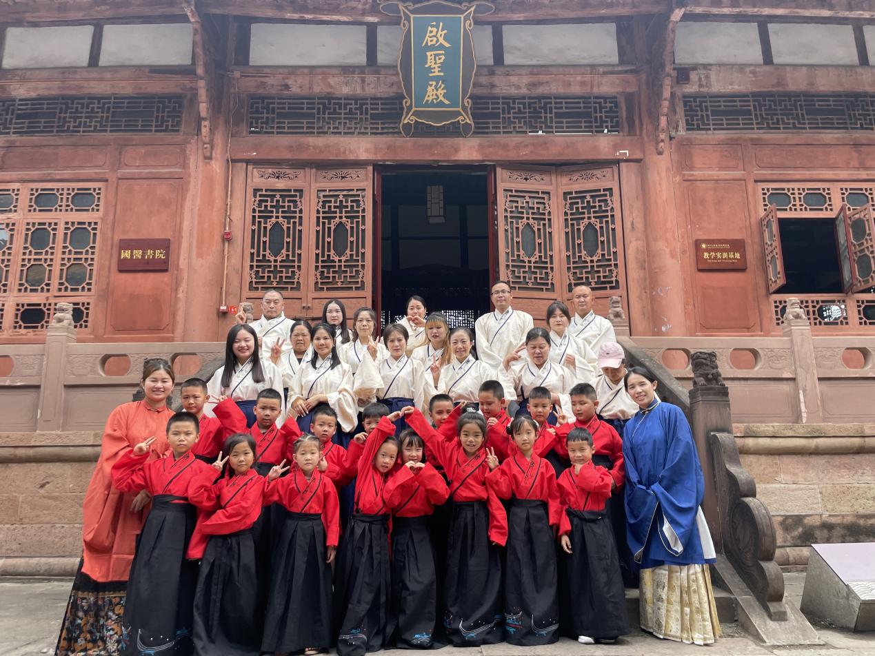 德阳市博物馆开展“守护传承·放飞梦想”亲子研学活动(图5) 德阳市博物馆开展“守护传承·放飞梦想”亲子研学活动(图5)