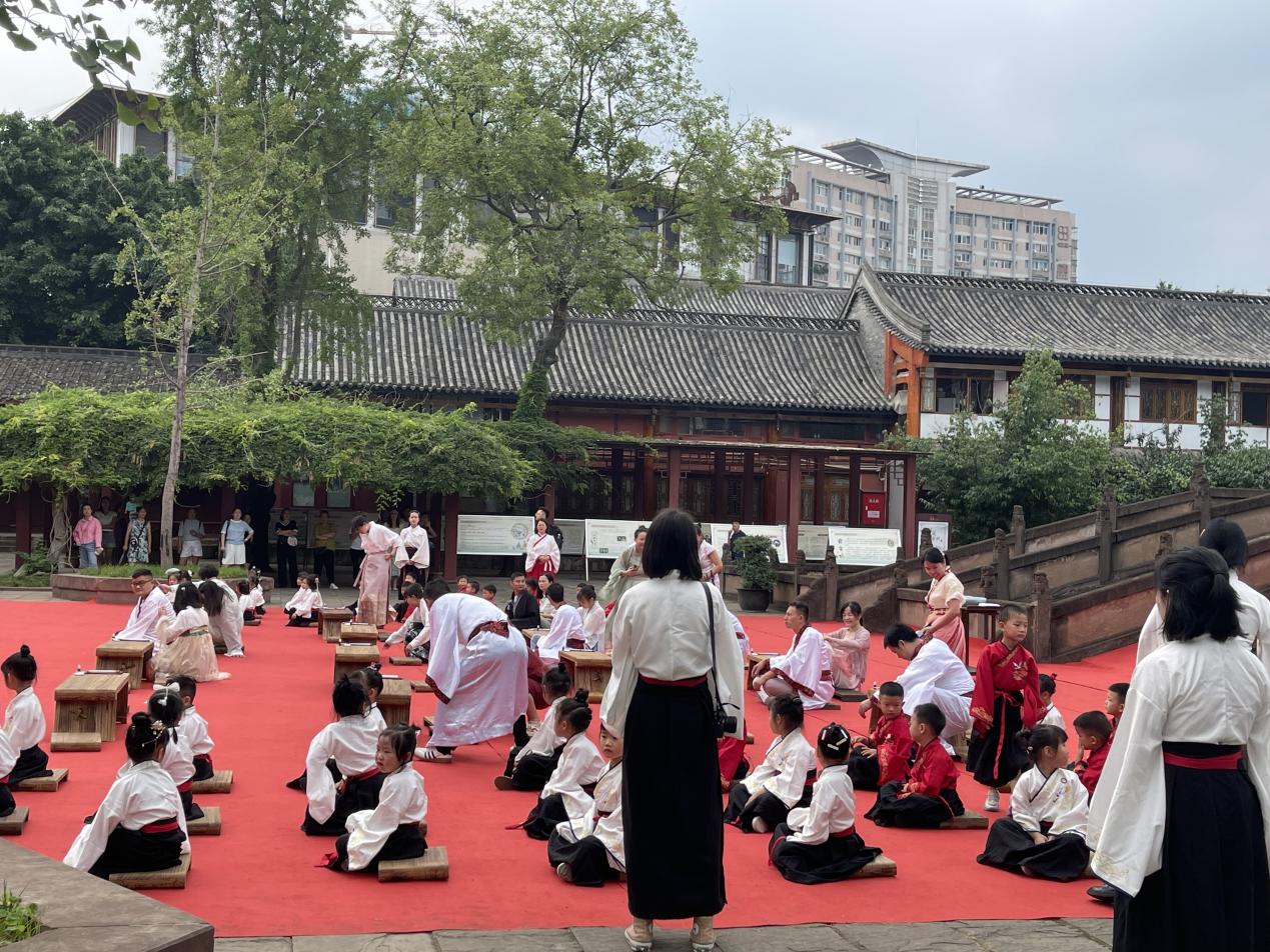 德阳市博物馆举行幼儿毕业典礼(图3) 德阳市博物馆举行幼儿毕业典礼(图3)