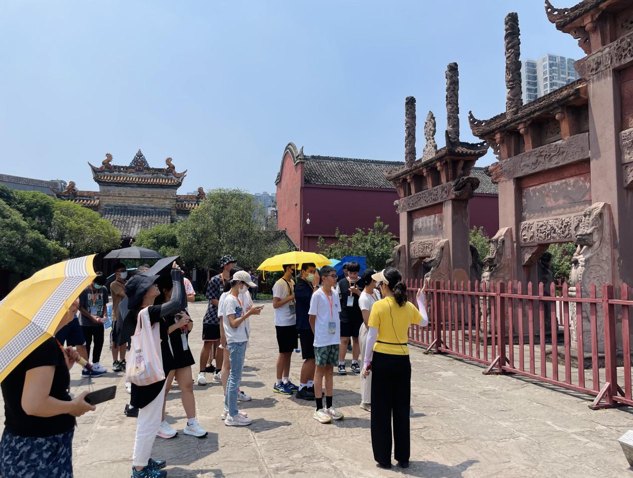 台湾学生走进德阳文庙 开展“着华彩汉服 重温千年记忆”研学旅行活动