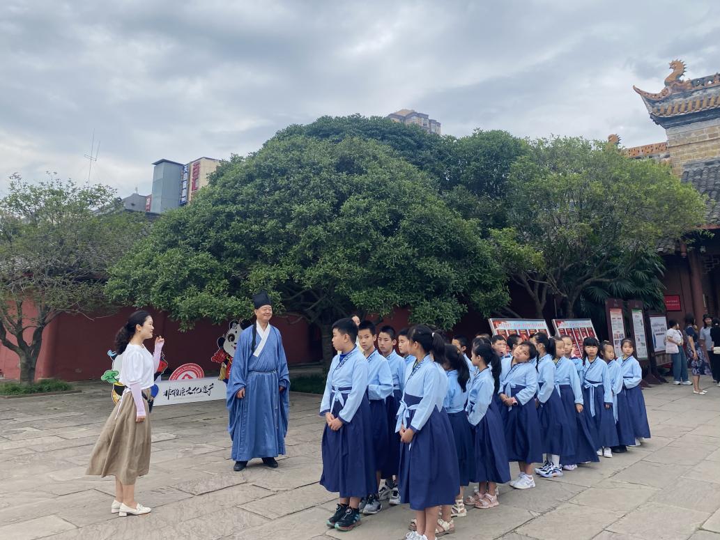 德阳市博物馆开展“六艺”研学旅行实践活动(图1) 德阳市博物馆开展“六艺”研学旅行实践活动(图1)