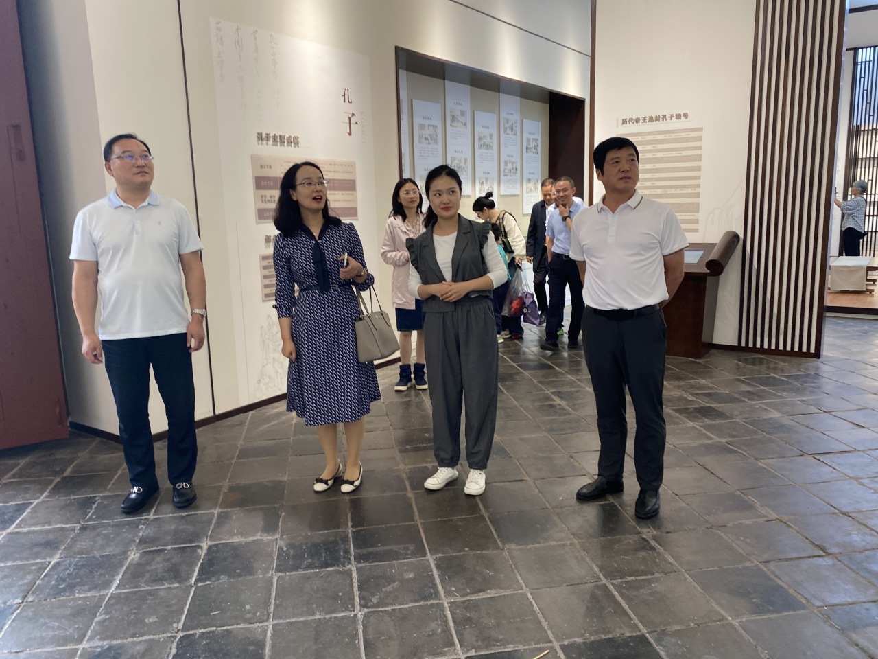 国家文物局博物馆与社会文物司一行到德阳市博物馆考察调研(图4) 国家文物局博物馆与社会文物司一行到德阳市博物馆考察调研(图4)