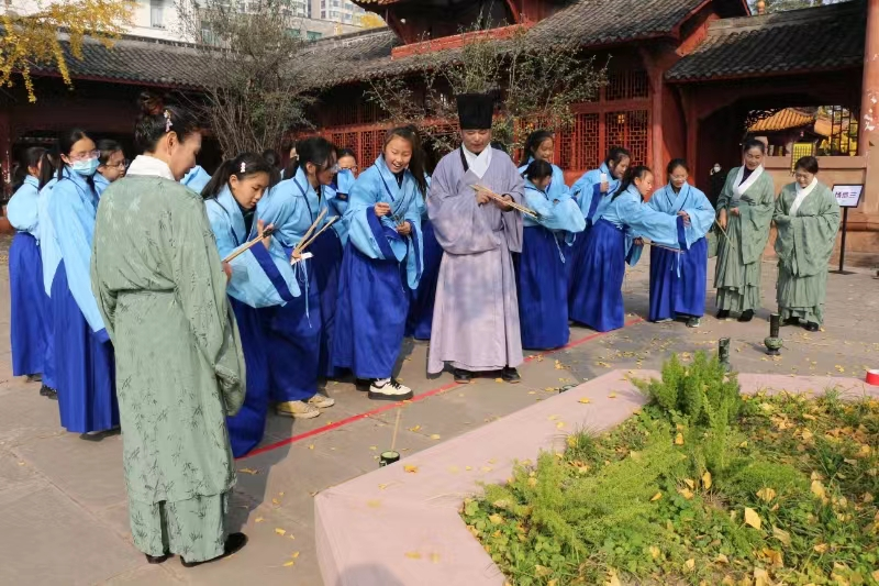 德阳文庙举行2023年拜师礼研学旅行活动(图3) 德阳文庙举行2023年拜师礼研学旅行活动(图3)