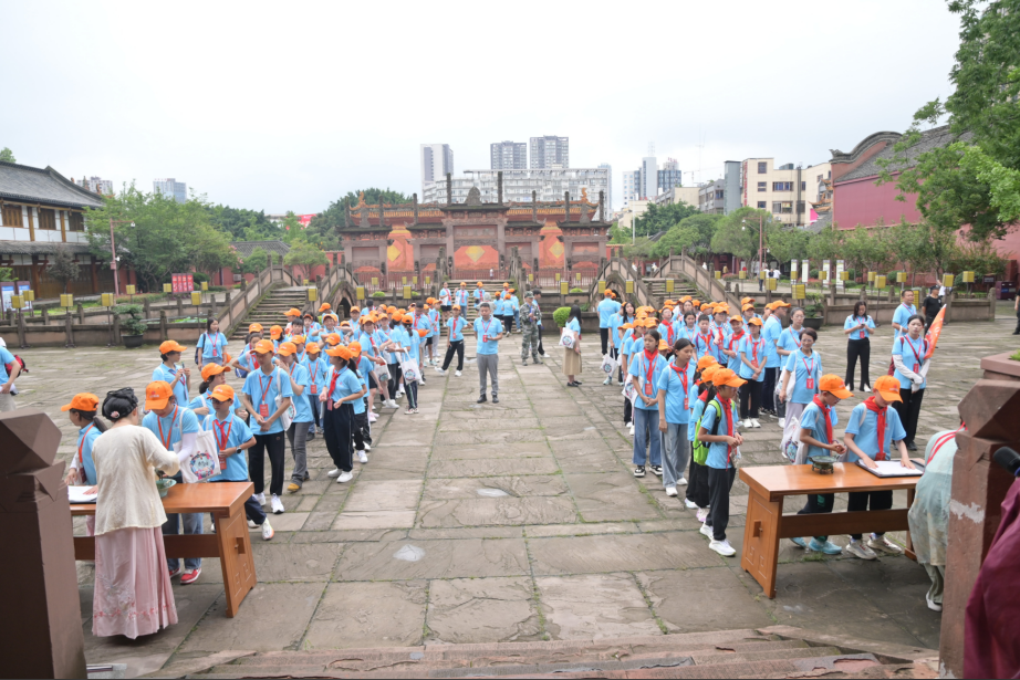 德阳市博物馆举行“探秘古蜀文明感受中国智造” 全省各族青少年夏令营活动(图6) 德阳市博物馆举行“探秘古蜀文明感受中国智造” 全省各族青少年夏令营活动(图6)