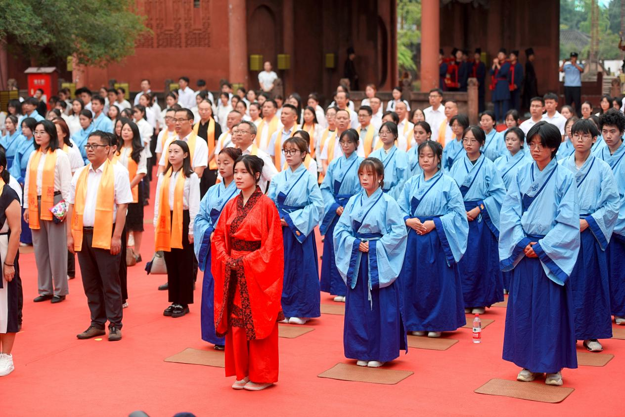 纪念孔子诞辰2575周年暨德阳文庙祭孔大典(图5) 纪念孔子诞辰2575周年暨德阳文庙祭孔大典(图5)