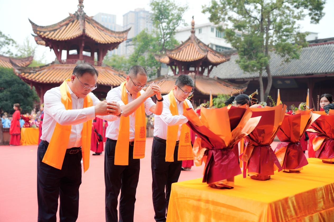 纪念孔子诞辰2575周年暨德阳文庙祭孔大典(图7) 纪念孔子诞辰2575周年暨德阳文庙祭孔大典(图7)