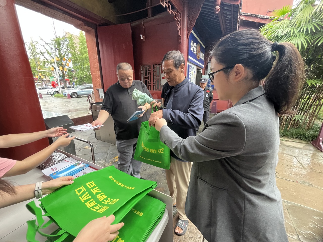 德阳市博物馆开展“铭记历史·守护国防”主题活动(图2) 德阳市博物馆开展“铭记历史·守护国防”主题活动(图2)