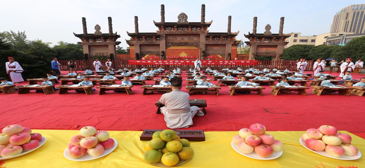 2025年德阳文庙:祭孔雅韵与国庆华章相遇,共赴一场文化盛宴!(图10) 2025年德阳文庙:祭孔雅韵与国庆华章相遇,共赴一场文化盛宴!(图10)