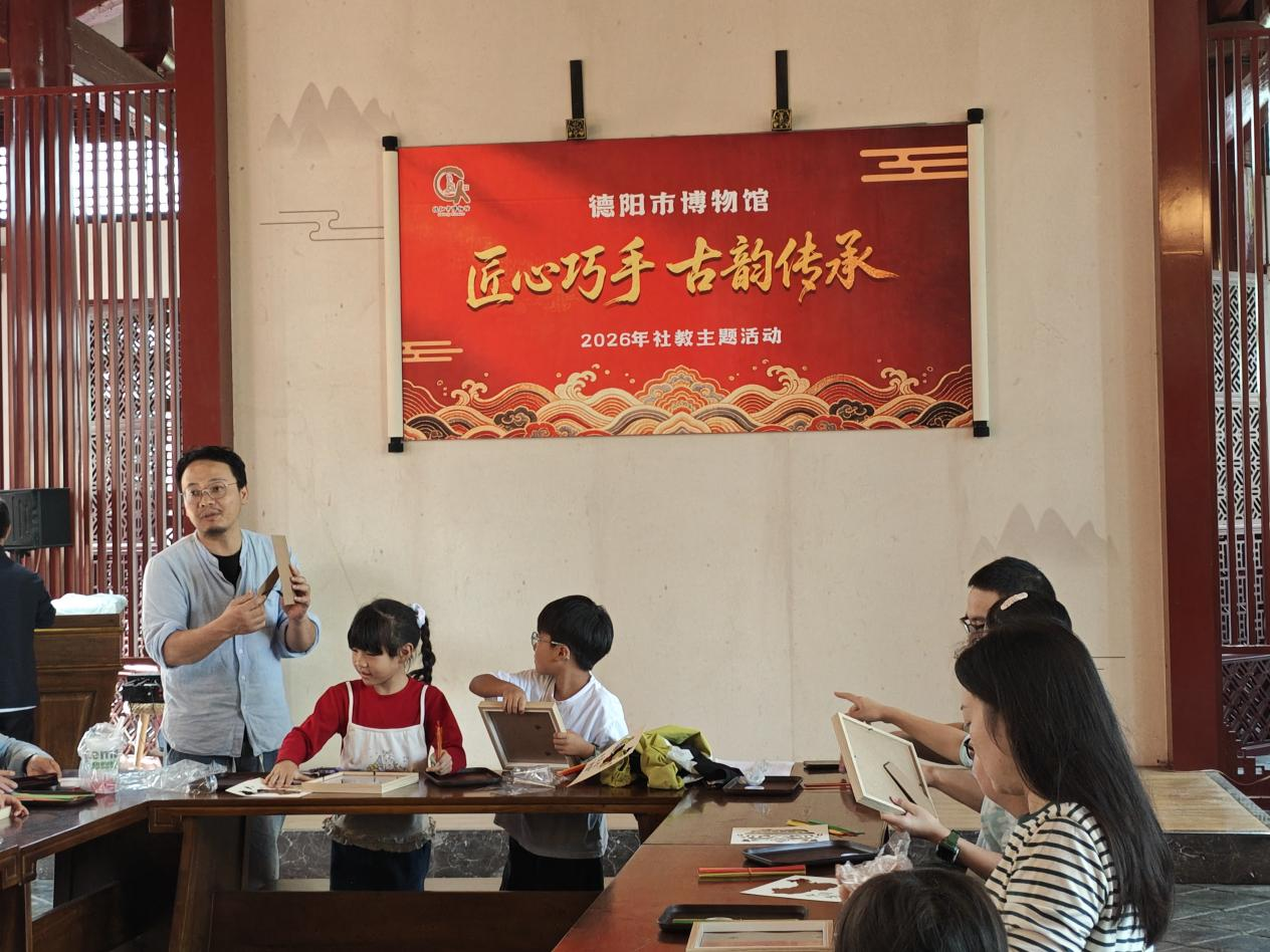 活动回顾|织竹成画,经纬传韵!文庙非遗竹编体验圆满落幕(图2) 活动回顾|织竹成画,经纬传韵!文庙非遗竹编体验圆满落幕(图2)