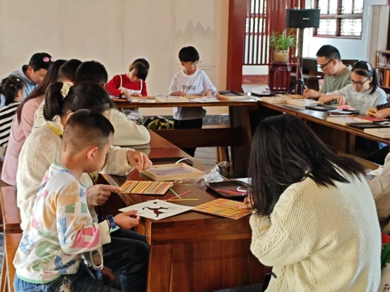 活动回顾|织竹成画,经纬传韵!文庙非遗竹编体验圆满落幕(图4) 活动回顾|织竹成画,经纬传韵!文庙非遗竹编体验圆满落幕(图4)