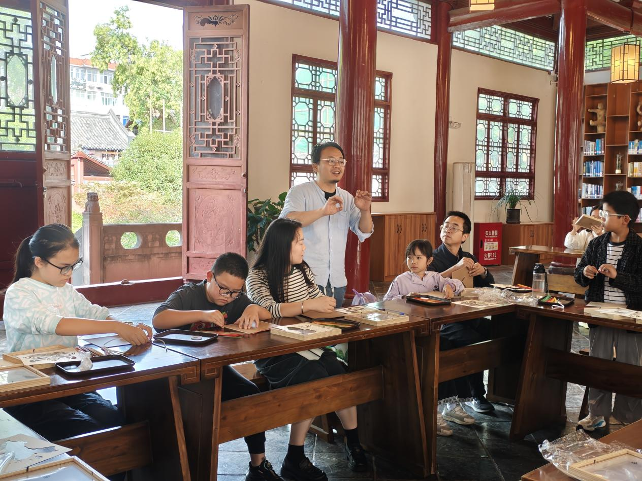 活动回顾|织竹成画,经纬传韵!文庙非遗竹编体验圆满落幕(图7) 活动回顾|织竹成画,经纬传韵!文庙非遗竹编体验圆满落幕(图7)