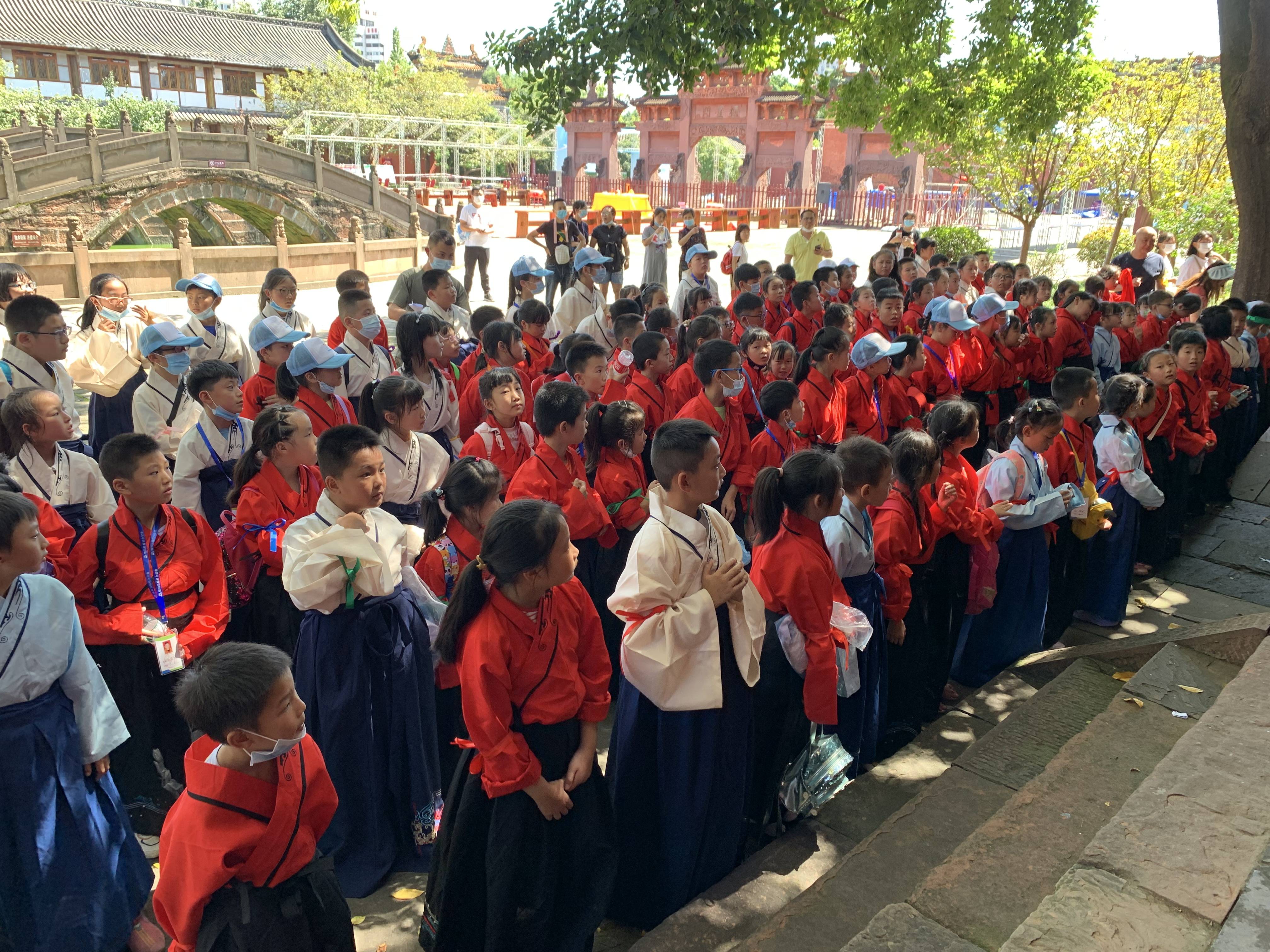 德阳文庙举行汉韵中秋民俗活动(图2) 德阳文庙举行汉韵中秋民俗活动(图2)