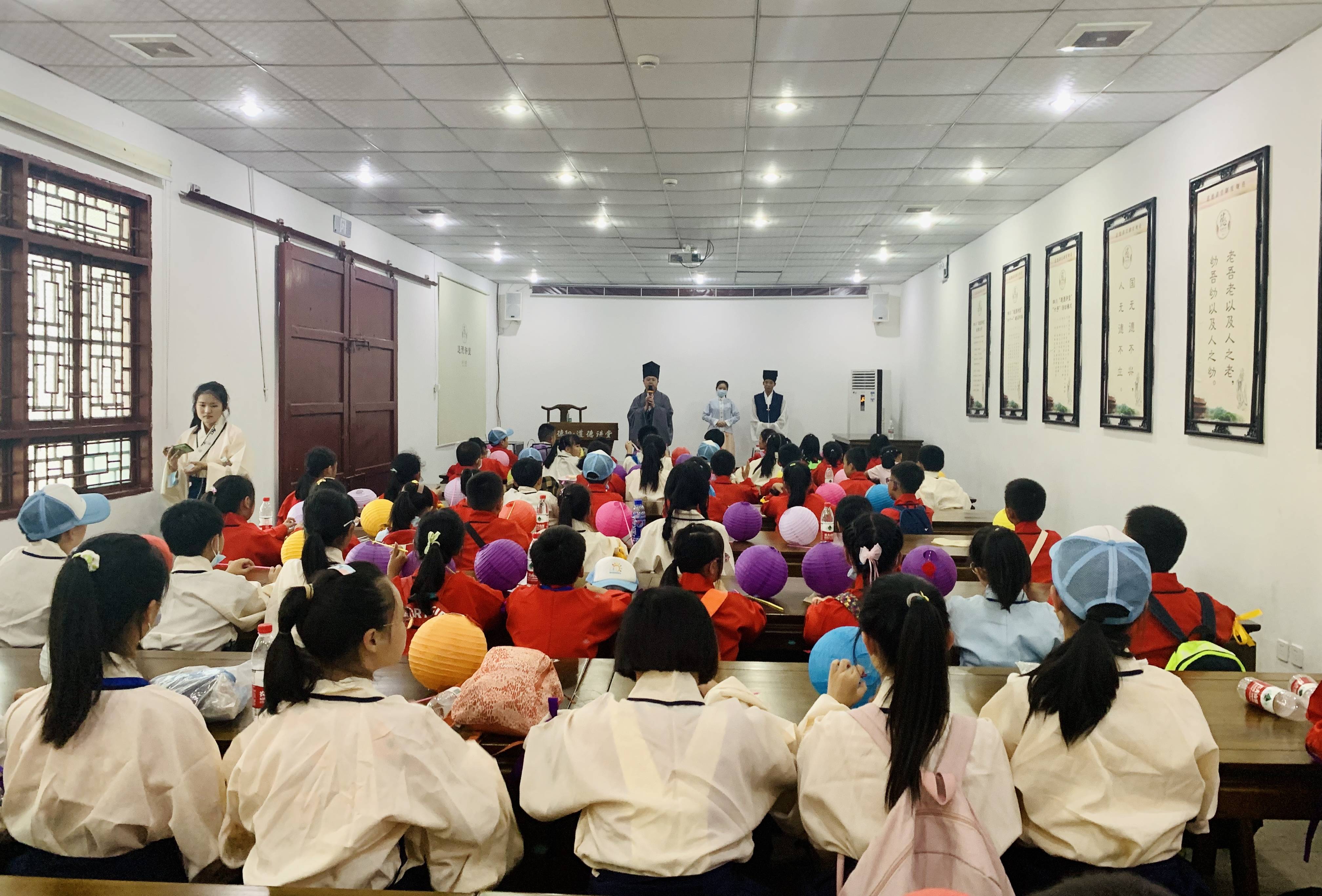 德阳文庙举行汉韵中秋民俗活动(图6) 德阳文庙举行汉韵中秋民俗活动(图6)